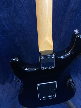 Fender Standard Series Stratocaster HSS Laurel Fingerboard Black PG in Black