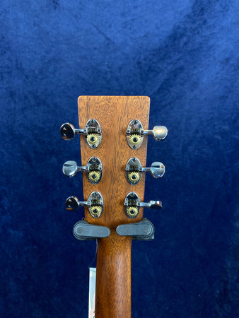 Auden Artist Colton Cutaway Electro Acoustic Cedar/Mahogany in Hard Case