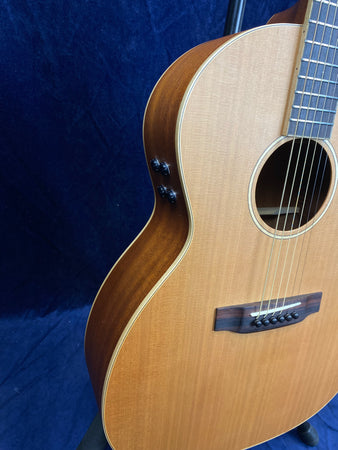 Auden Neo Chester Cutaway 45mm Nut Brad Clark in Cedar/Mahogany Pre-owned