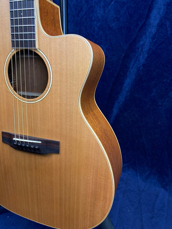 Auden Neo Chester Cutaway 45mm Nut Brad Clark in Cedar/Mahogany Pre-owned
