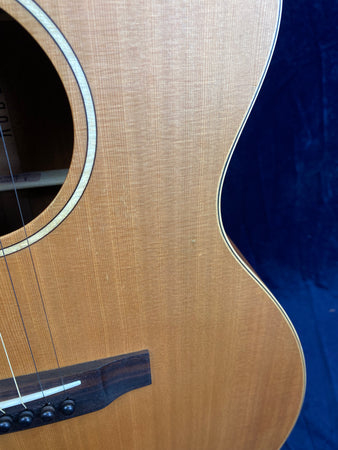 Auden Neo Chester Cutaway 45mm Nut Brad Clark in Cedar/Mahogany Pre-owned