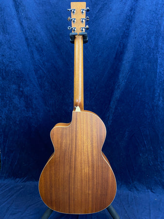 Auden Neo Chester Cutaway 45mm Nut Brad Clark in Cedar/Mahogany Pre-owned