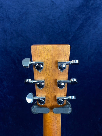 Auden Neo Chester Cutaway 45mm Nut Brad Clark in Cedar/Mahogany Pre-owned