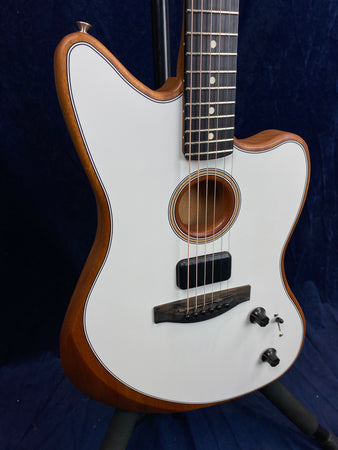 Fender American Acoustasonic Jazzmaster in Arctic White Pre-owned with case
