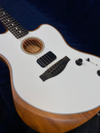 Fender American Acoustasonic Jazzmaster in Arctic White Pre-owned with case