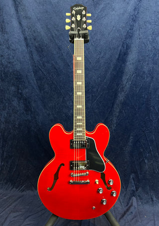 Epiphone ES-335 Semi Hollow Figured Top in Sixties Cherry with Gig Bag