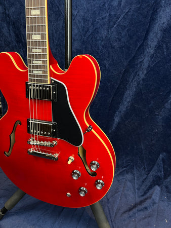 Epiphone ES-335 Semi Hollow Figured Top in Sixties Cherry with Gig Bag