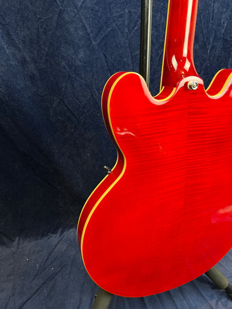 Epiphone ES-335 Semi Hollow Figured Top in Sixties Cherry with Gig Bag