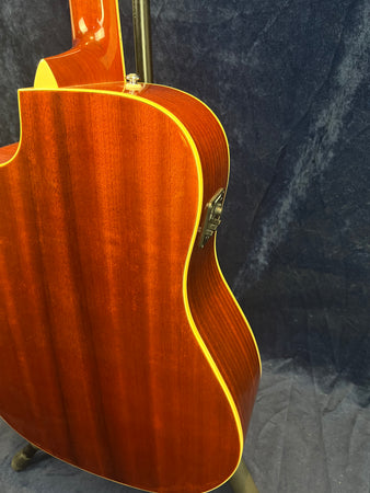 Fender T-Bucket 300CE Electro Acoustic in Quilt Top Natural Pre-owned 2013