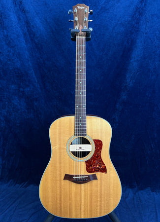 Taylor 210 Dreadnought with Seymour Duncan in Natural with Hard Case