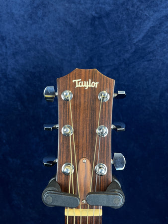 Taylor 210 Dreadnought with Seymour Duncan in Natural with Hard Case