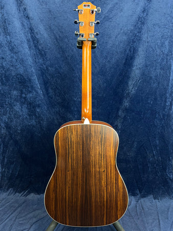 Taylor 210 Dreadnought with Seymour Duncan in Natural with Hard Case