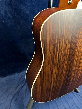 Taylor 210 Dreadnought with Seymour Duncan in Natural with Hard Case