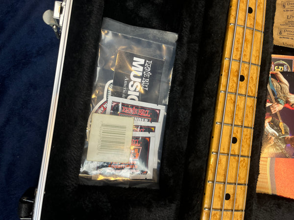 Ernie Ball Music Man Classic StingRay 4 Bass 2015 Maple Neck in Black Pre-owned