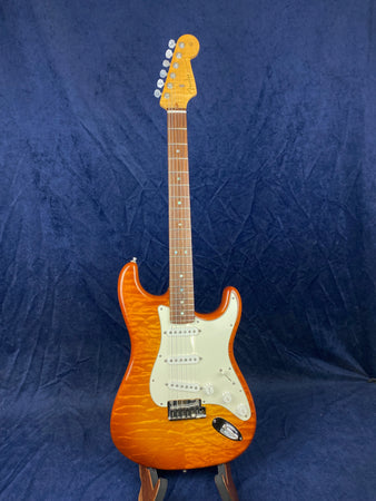 Fender Custom Shop Stratocaster Custom Deluxe in Flame Top Honeyburst Pre-owned