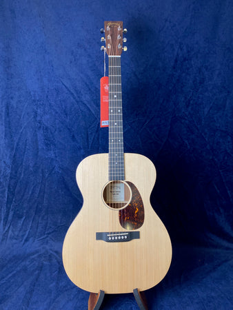 Martin 000-10E Road Series Fishman MX-T with Spruce Top