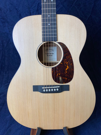 Martin 000-10E Road Series Fishman MX-T with Spruce Top