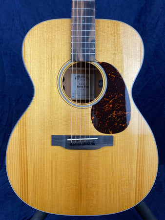 Martin 000E Retro Plus Road Series Mahogany with Soft Shell Case