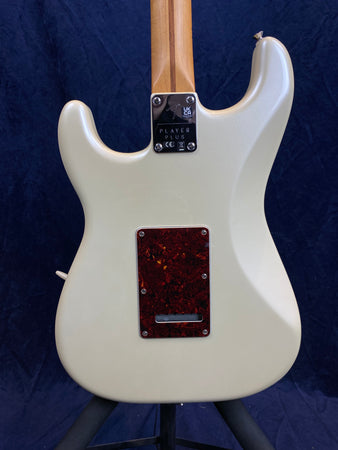 Fender Player Plus Stratocaster SSS in Olympic Pearl 2022 Pre-owned