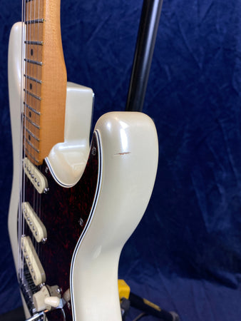 Fender Player Plus Stratocaster SSS in Olympic Pearl 2022 Pre-owned
