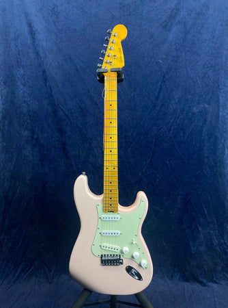 Gordon Smith Classic S Maple Neck SSS in Shell Pink Hard Case