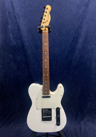 Fender Player Telecaster in Polar White with Black Hardware 2022 Pre-owned
