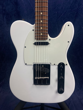 Fender Player Telecaster in Polar White with Black Hardware 2022 Pre-owned