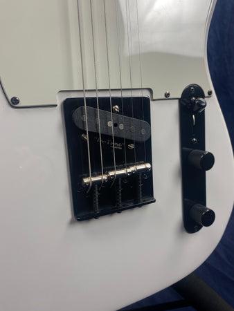 Fender Player Telecaster in Polar White with Black Hardware 2022 Pre-owned