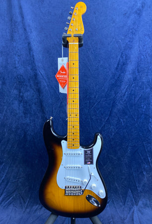Fender 70th Anniversary American Vintage II 1954 Stratocaster MN 2 Tone Sunburst