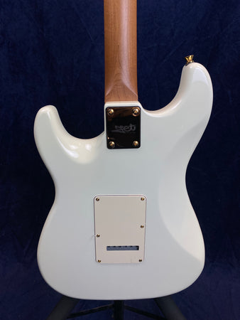 Jet Guitars JS-380 S-Type SSS Gold Hardware in White