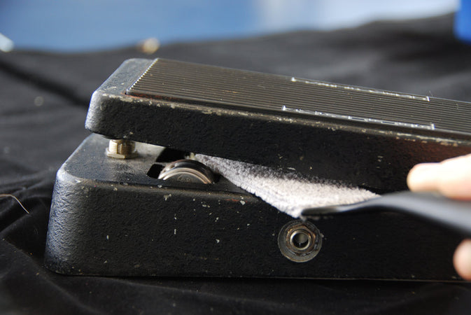 MusicNomad Nomad Tool for Cleaning Guitar