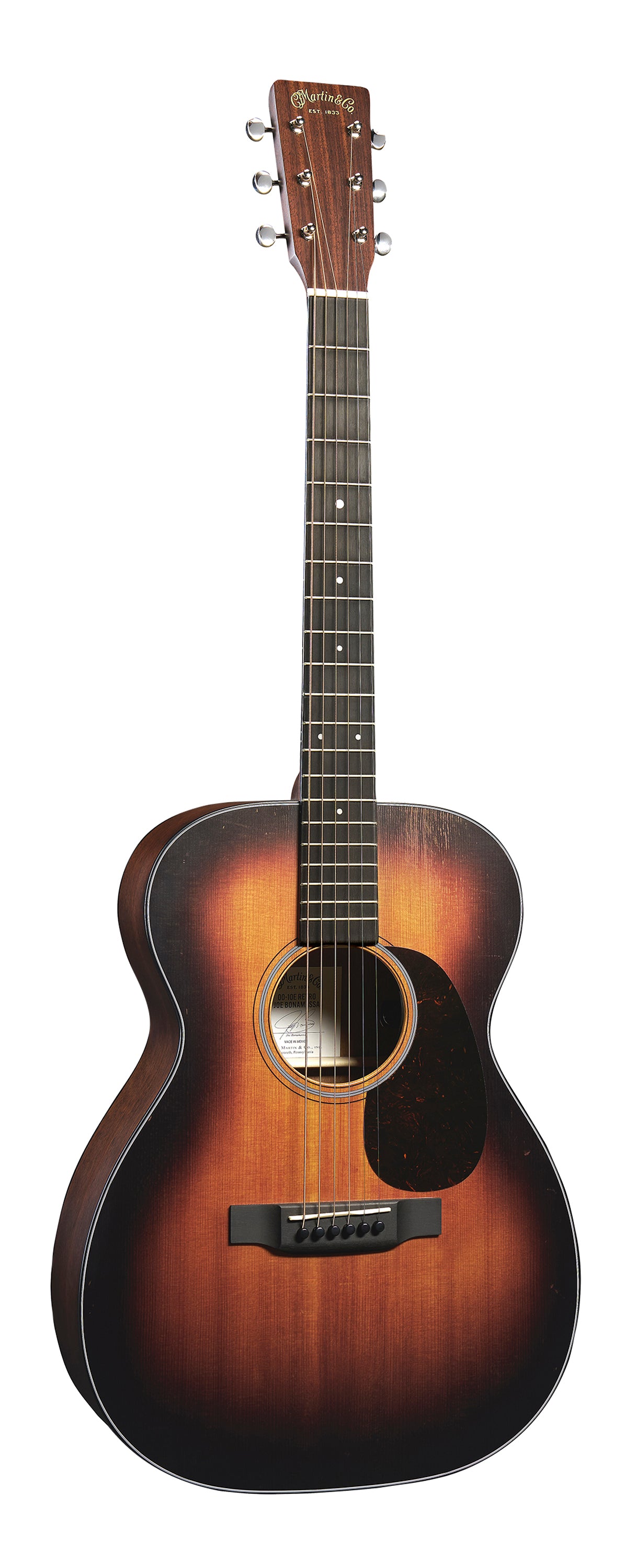 Guitare acoustique à six cordes avec une finition sunburst dégradé marron, touche sombre et pickguard noir. Corps en bois verni, mécanique argentée.