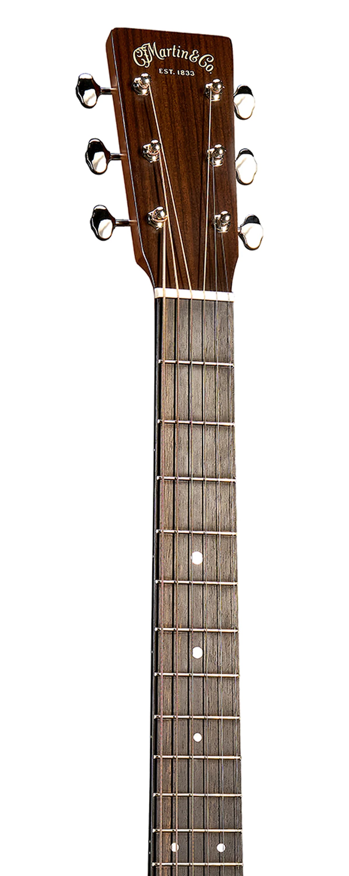 Tête et manche en bois d’une guitare acoustique Martin à six cordes, mécaniques métalliques et repères ronds le long de la touche.