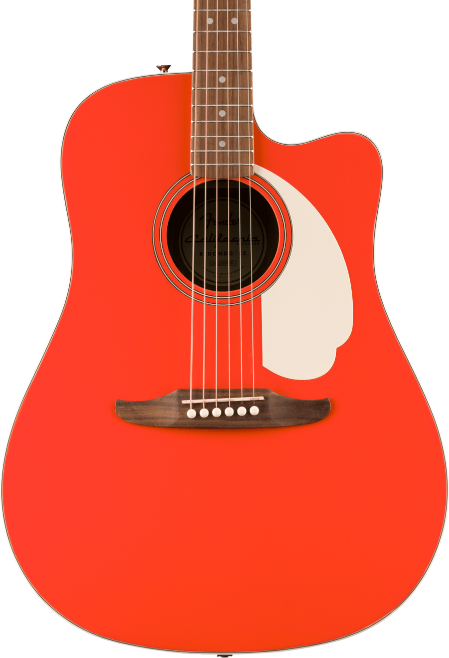 Guitare acoustique rouge vif avec pan coupé, pickguard blanc et chevalet brun, six cordes, rosace cerclée de noir, touche marron.