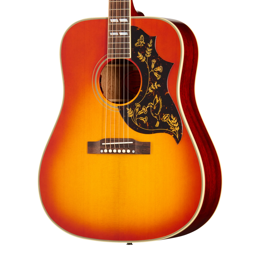 Guitare acoustique avec finition dégradée orange à jaune, pickguard noir orné de dessins dorés d’oiseaux et de fleurs.