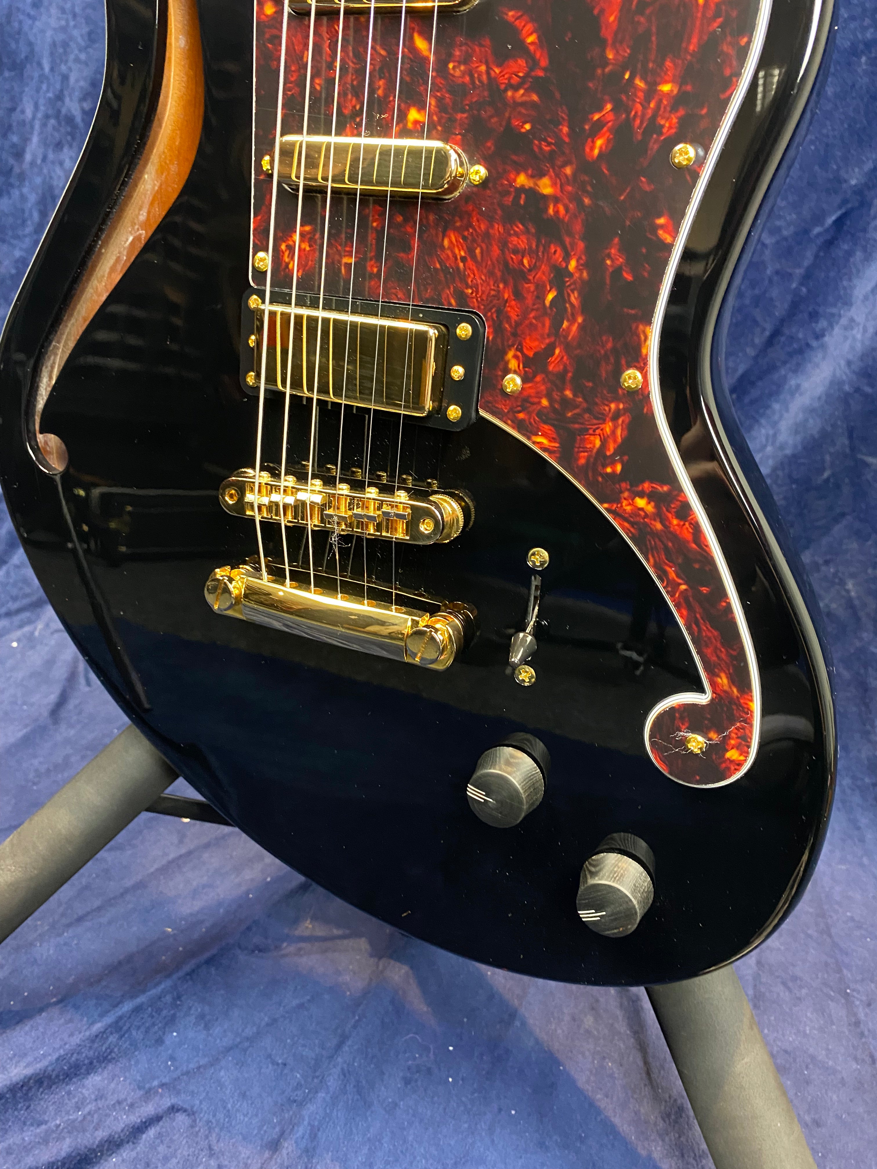 ギター d'angelico deluxe bedford SH black D'Angelico Deluxe Bedford SH Black エレキギター(ディアン