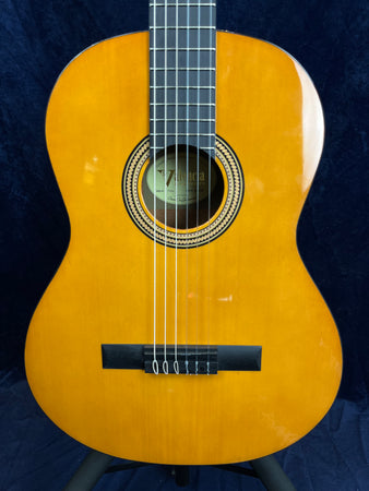 Valencia VC264 4/4 Size Classical Guitar in Gloss Natural