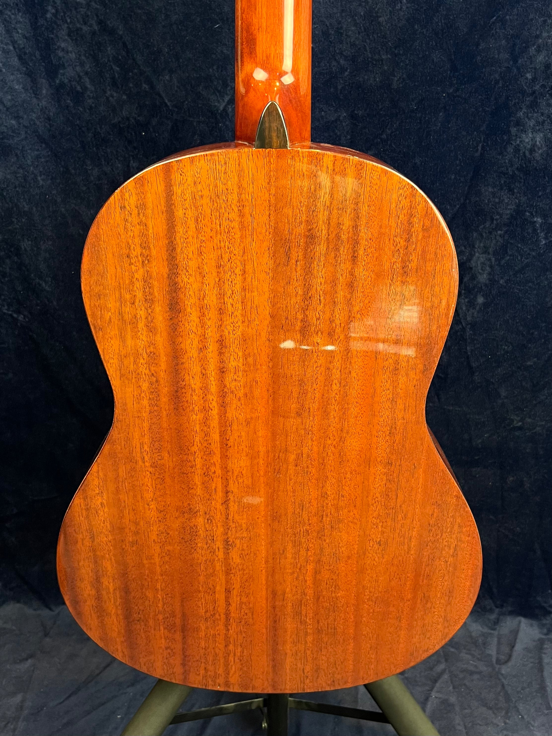 Valencia VC264 4/4 Size Classical Guitar in Gloss Natural