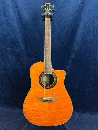 Fender T-Bucket 300CE Electro Acoustic in Quilt Top Natural Pre-owned 2013