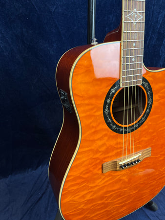 Fender T-Bucket 300CE Electro Acoustic in Quilt Top Natural Pre-owned 2013