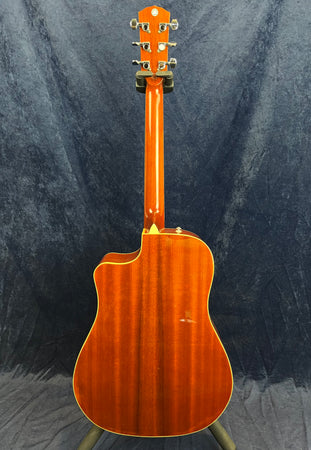 Fender T-Bucket 300CE Electro Acoustic in Quilt Top Natural Pre-owned 2013