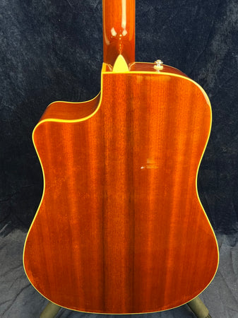 Fender T-Bucket 300CE Electro Acoustic in Quilt Top Natural Pre-owned 2013