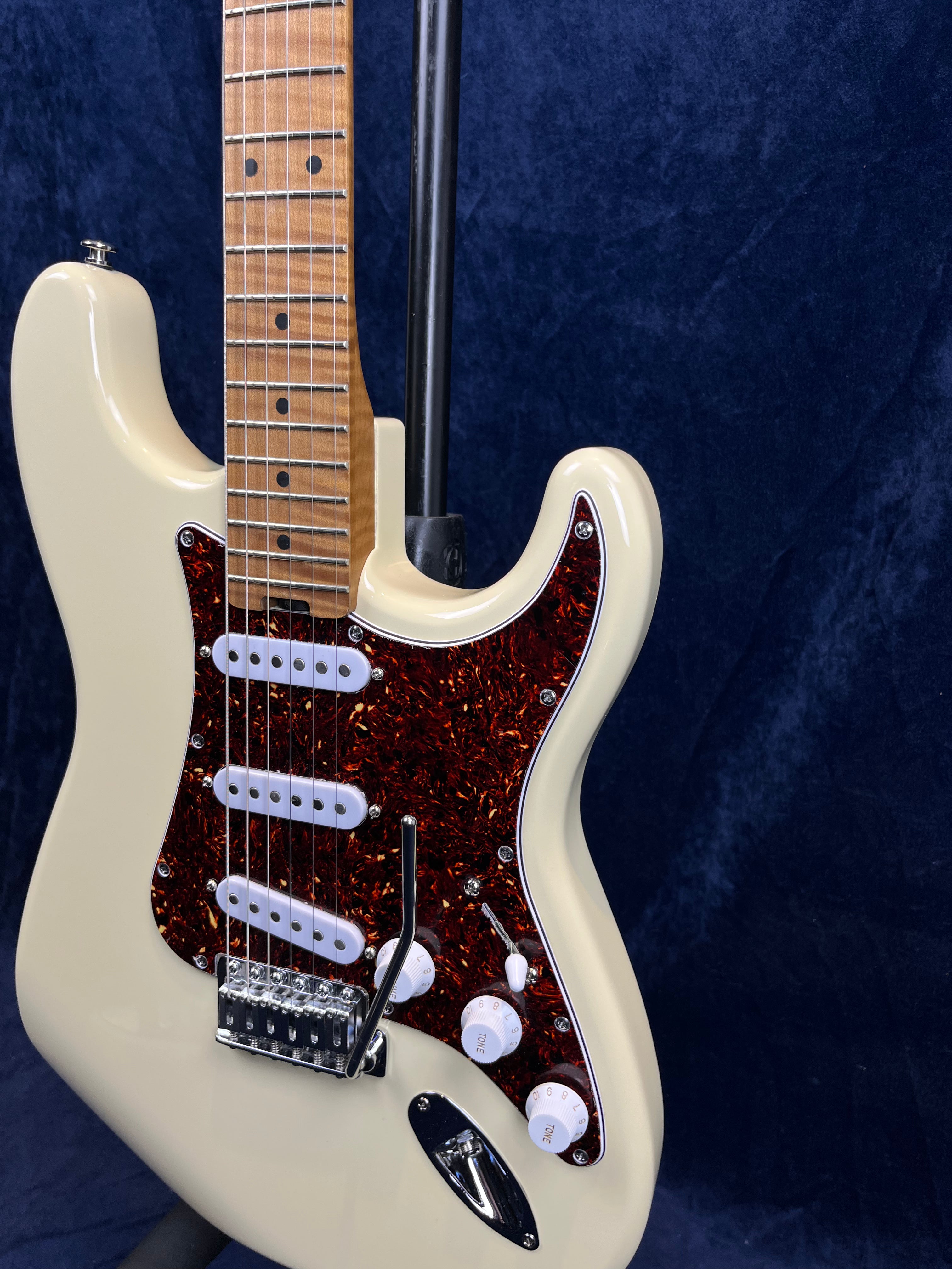 Gordon Smith Classic S Flame Roasted Maple Neck Swamp Ash Body in Bude Cream