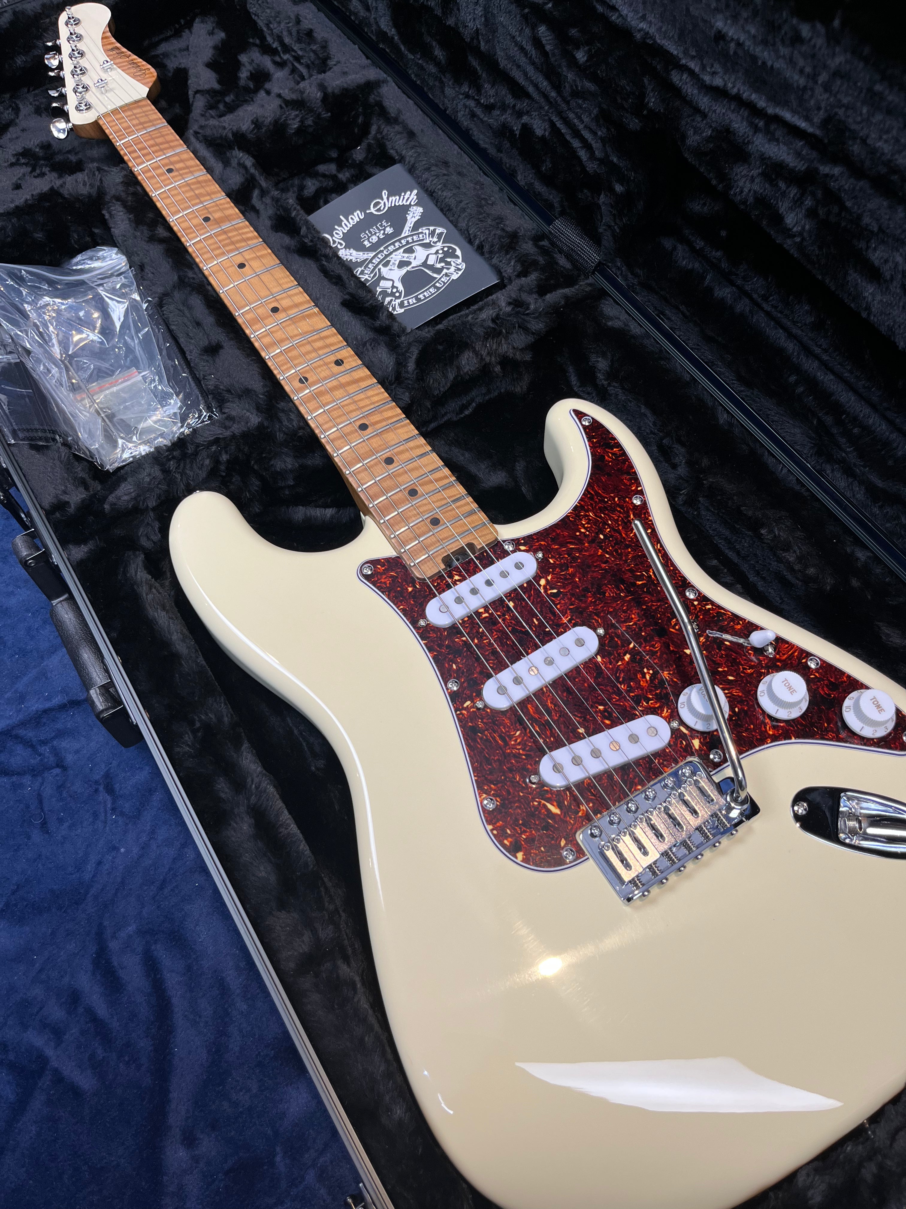 Gordon Smith Classic S Flame Roasted Maple Neck Swamp Ash Body in Bude Cream