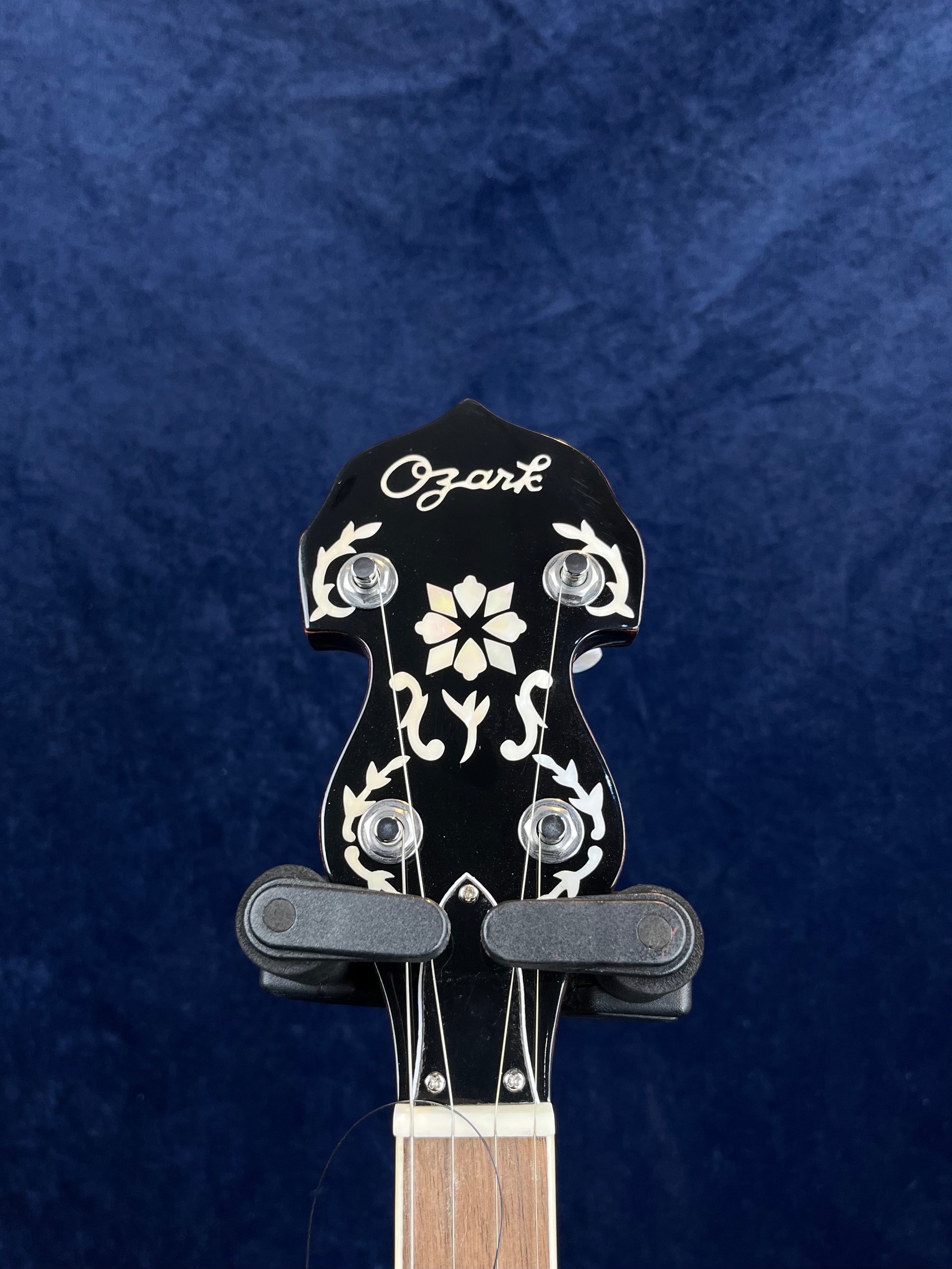 Ozark 2112G 5 String Banjo with Padded Cover
