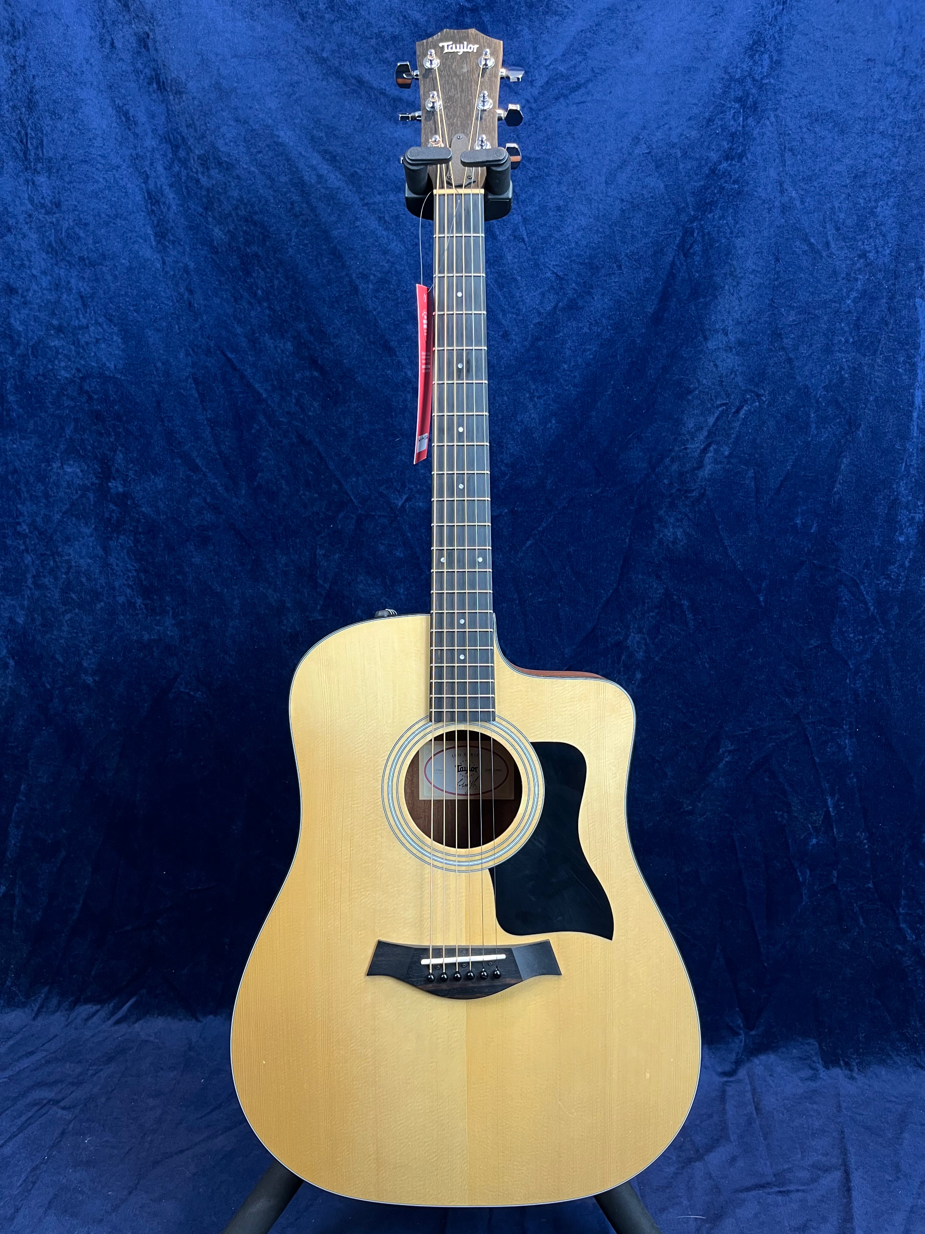 Taylor 110CE-S Dreadnought Pan Coupé Electro en finition Naturelle, d'occasion 2023