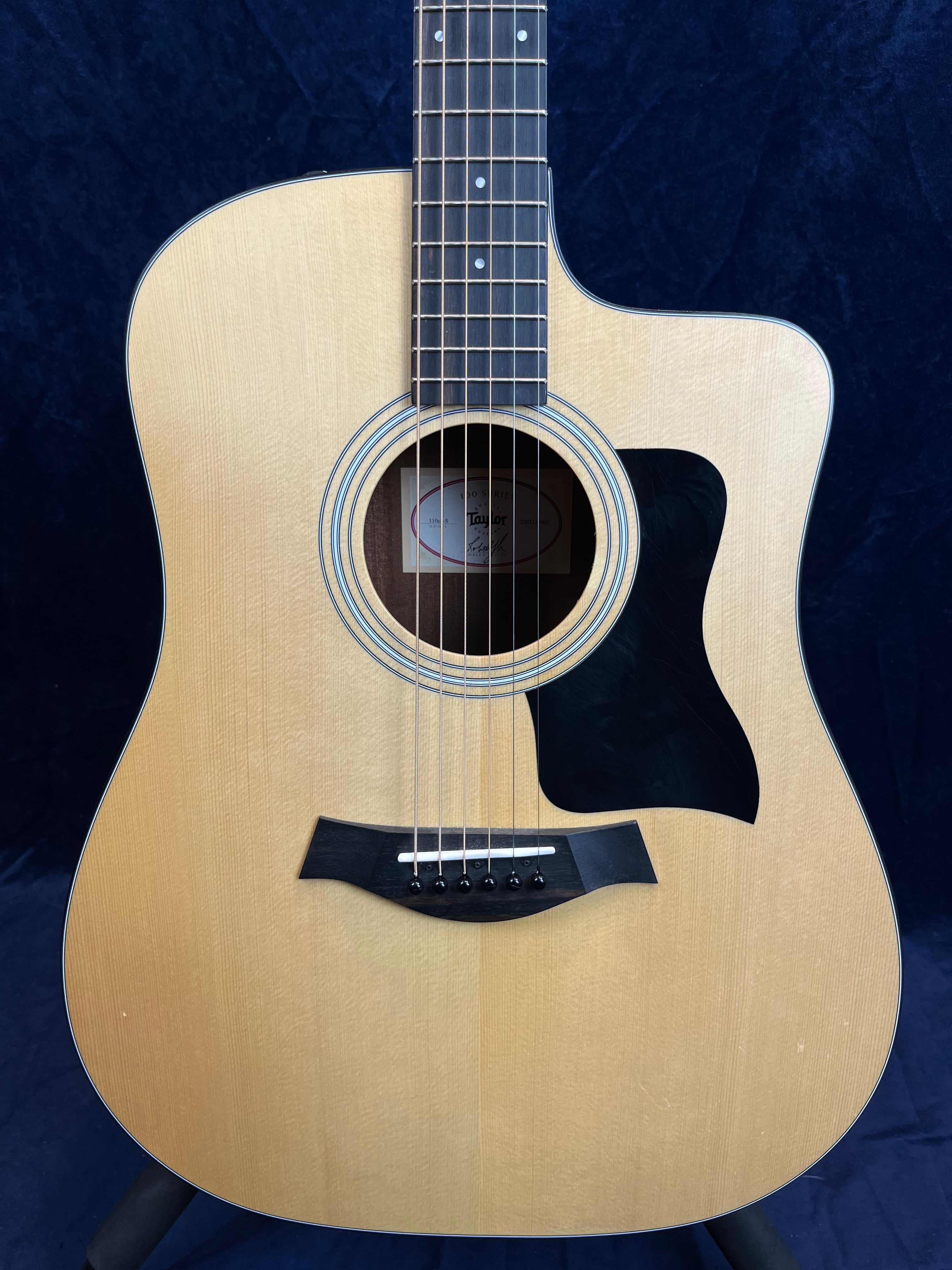 Taylor 110CE-S Dreadnought Pan Coupé Electro en finition Naturelle, d'occasion 2023