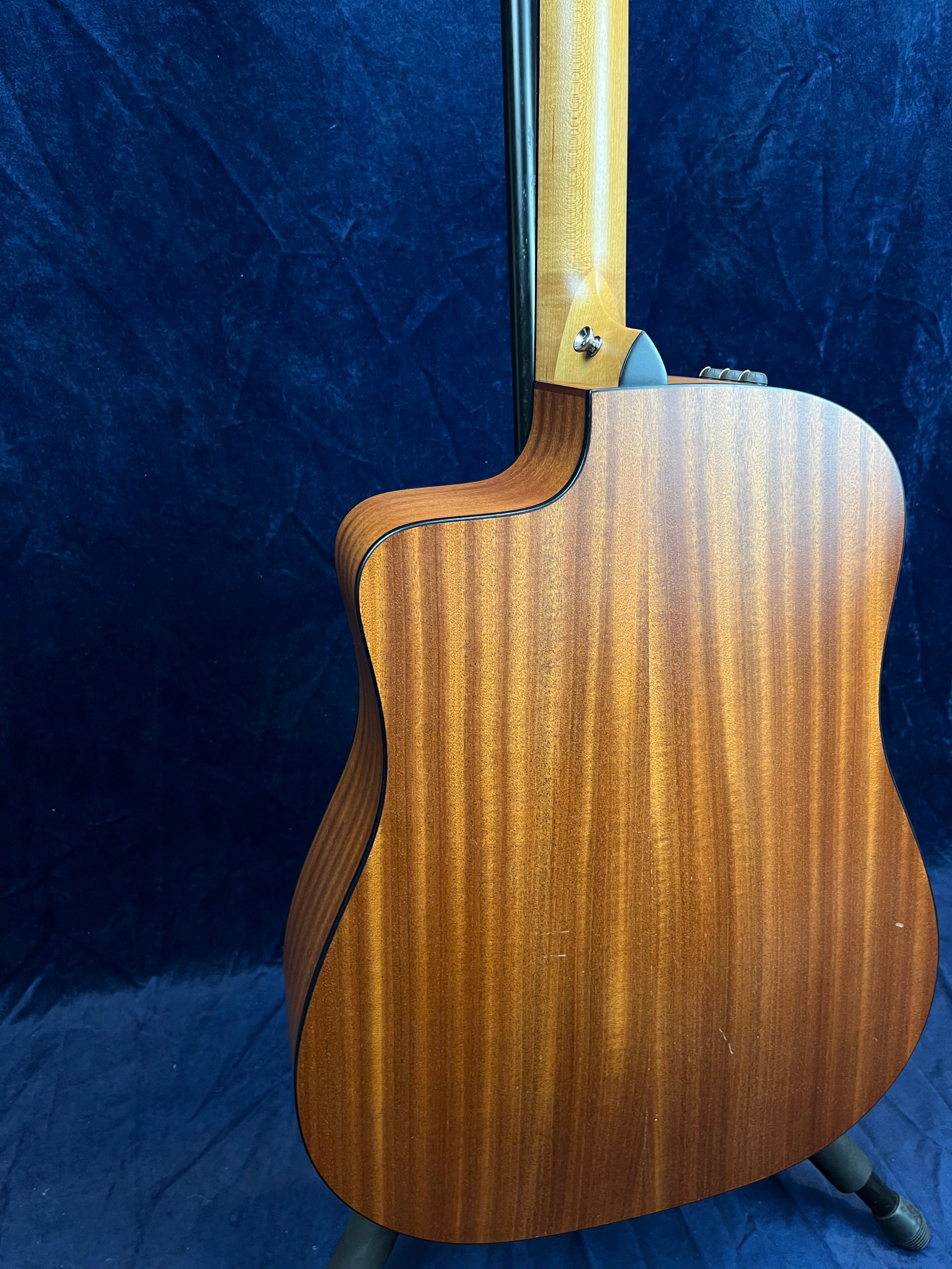 Taylor 110CE-S Dreadnought Pan Coupé Electro en finition Naturelle, d'occasion 2023