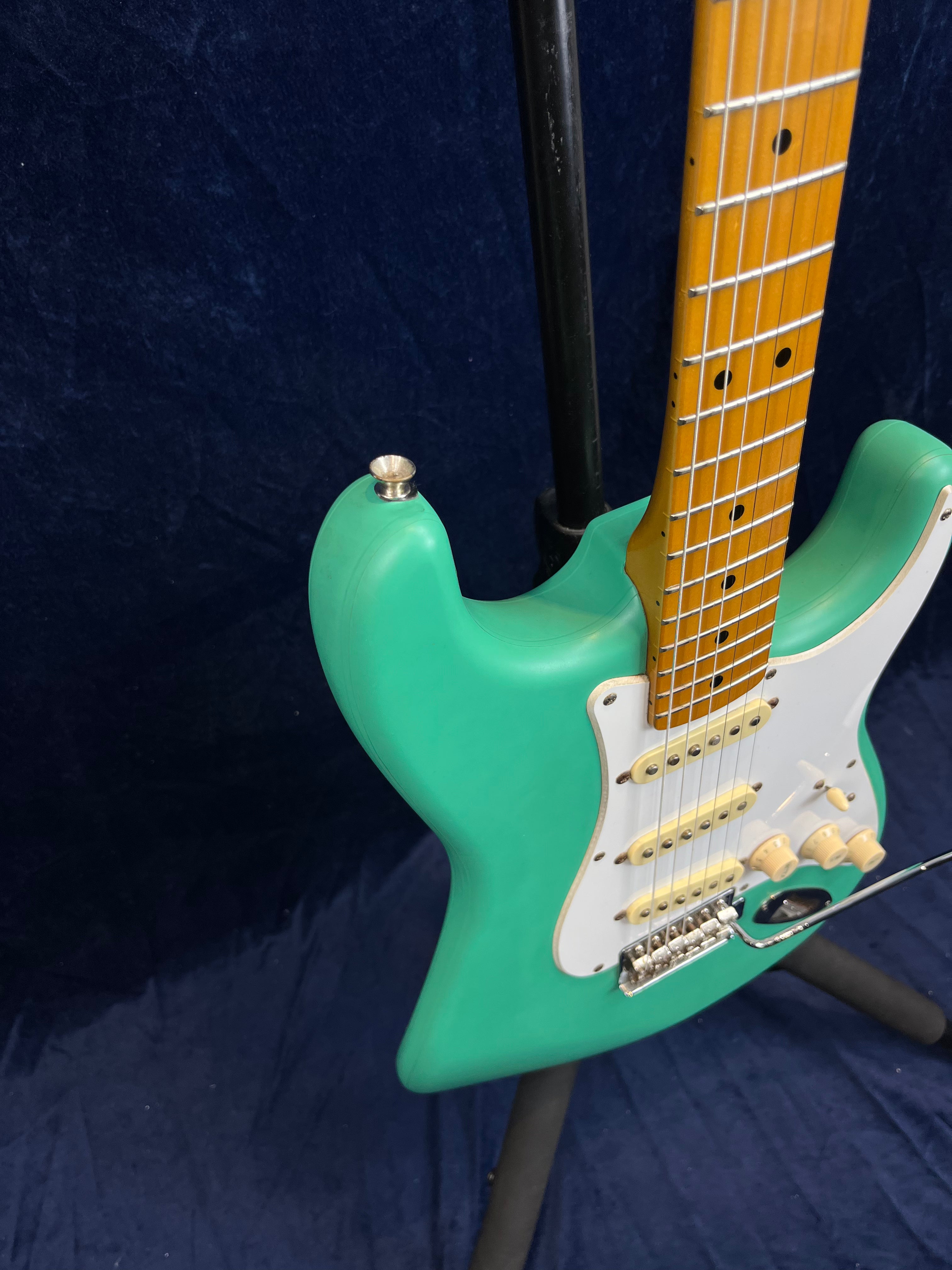 Squier Classic Vibe Stratocaster années 60, couleur Surf Green (avec wrap), d'occasion