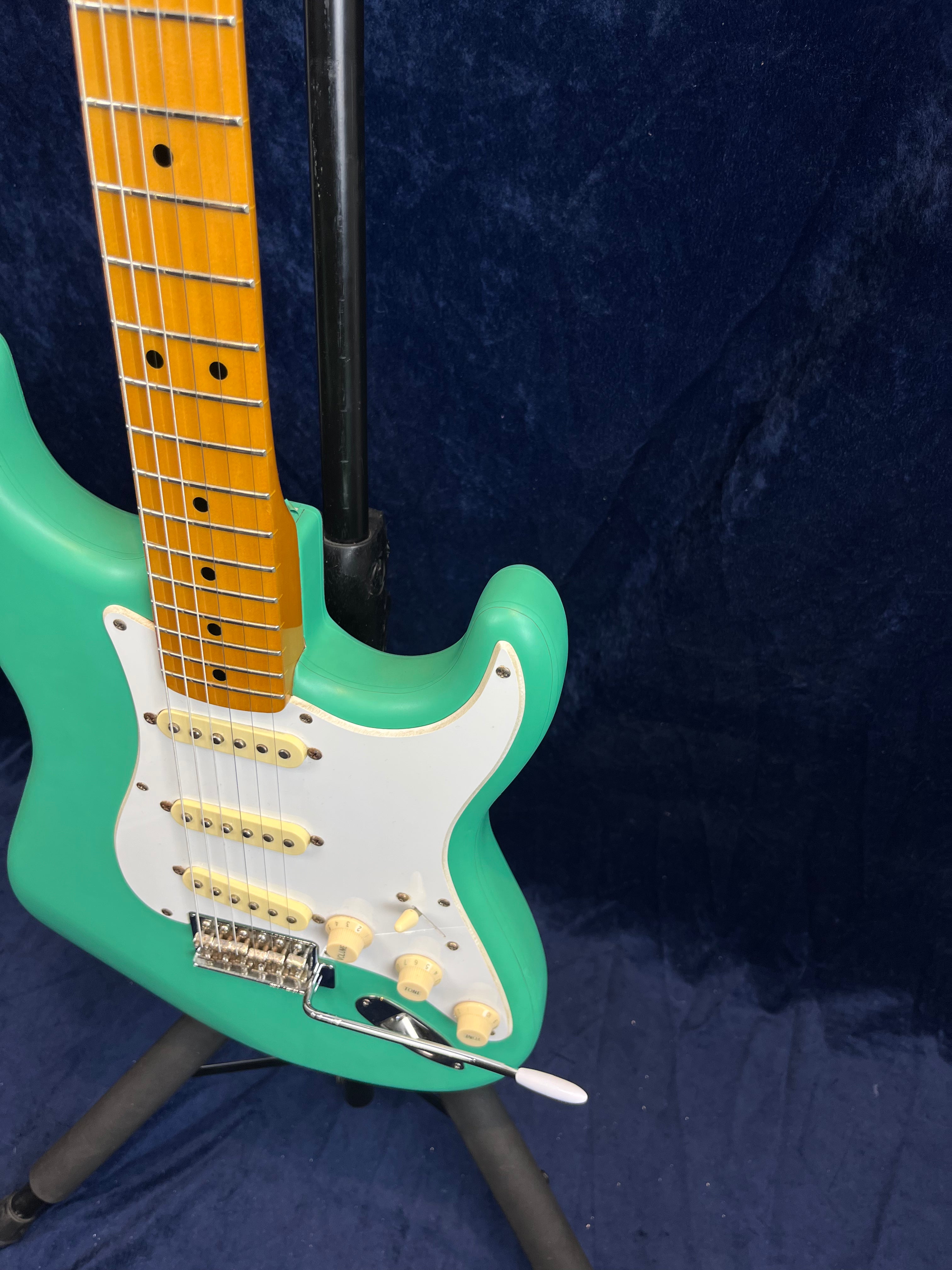 Squier Classic Vibe Stratocaster années 60, couleur Surf Green (avec wrap), d'occasion